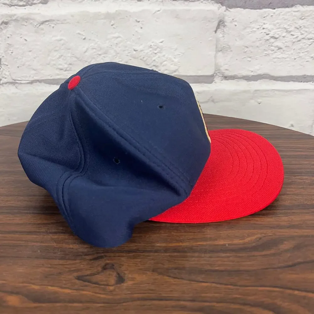 MLB Mens OS Vintage Retro Streetwear Cleveland Indians Chief Wahoo Snapback Hat